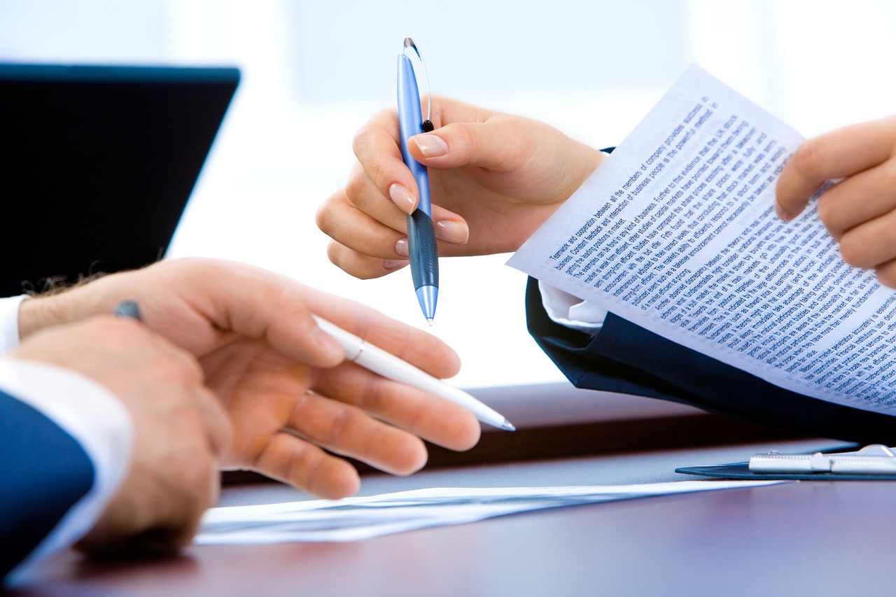 ¿Cómo redactar un contrato por servicios profesionales?